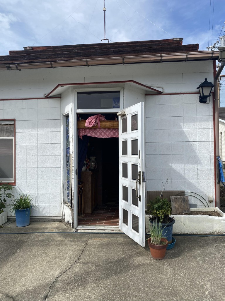 既設の玄関ドアです。