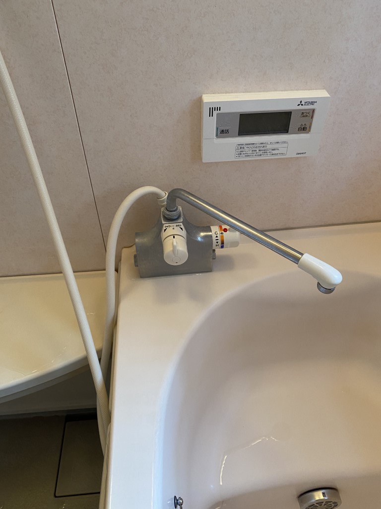 浴室デッキ形サーモシャワー水栓取替え前写真