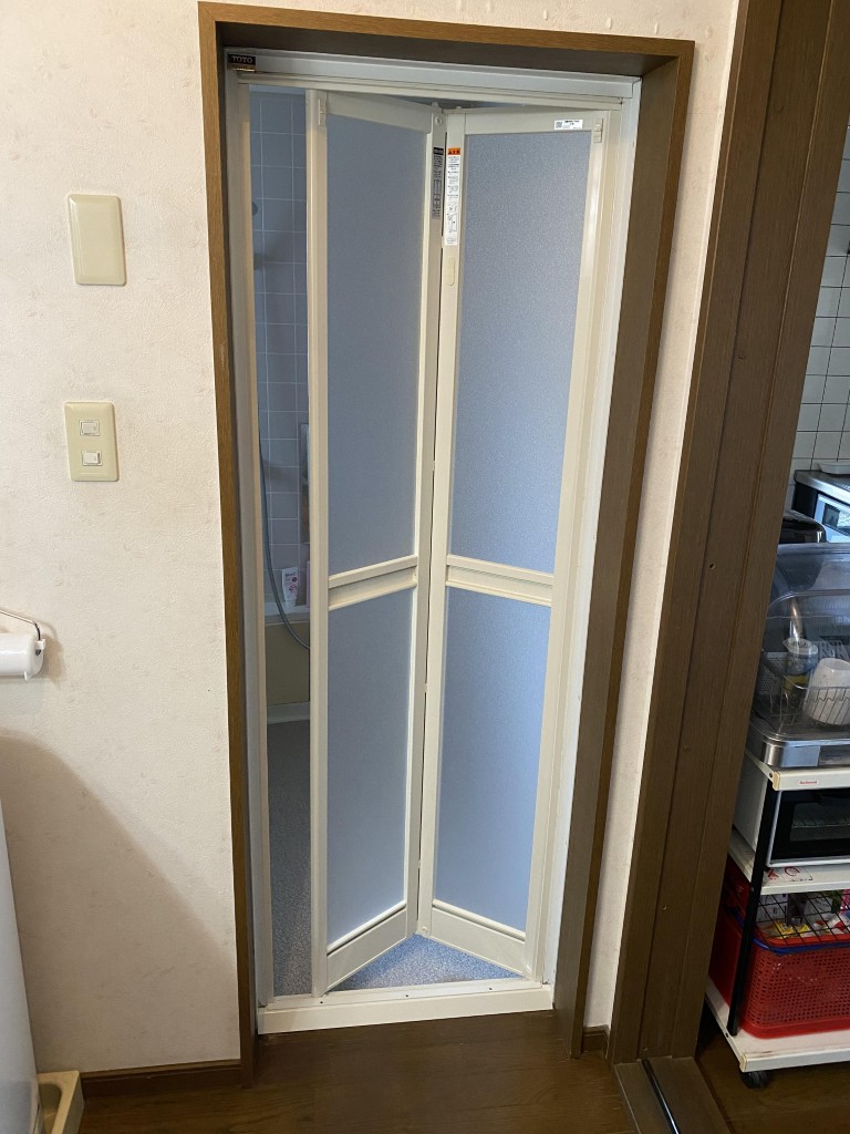 浴室中折れ戸改修工事後写真