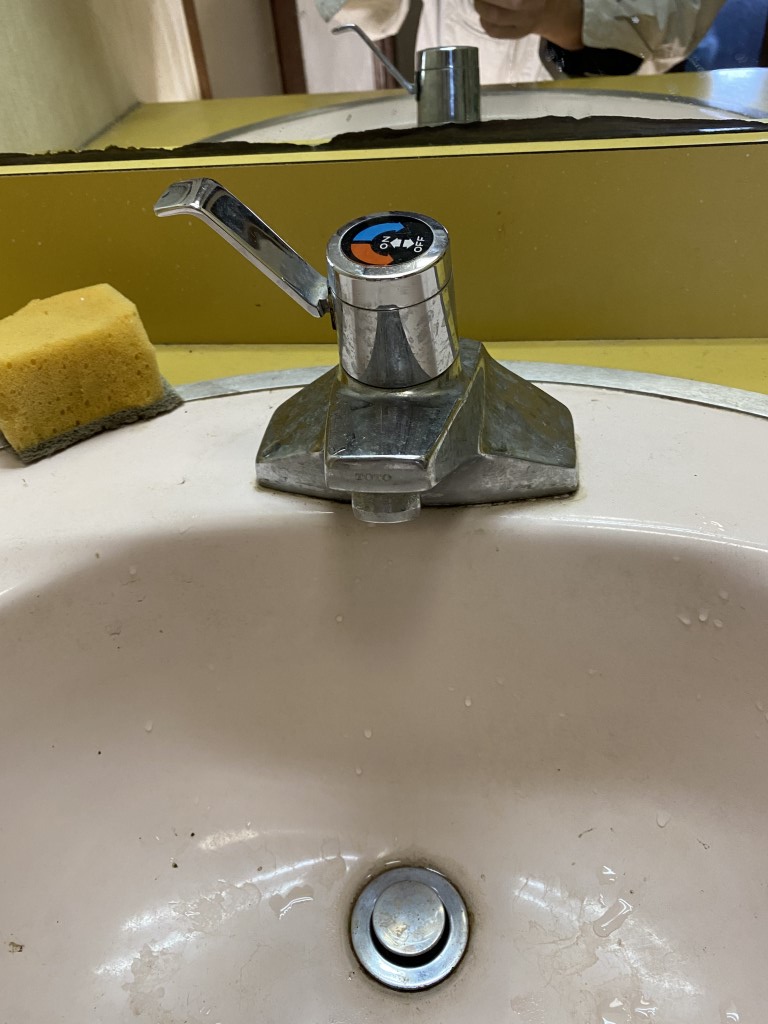 現況の洗面台水栓の写真